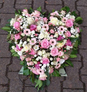 Herz romantisch rosa-weiss
50 cm 250,00 €